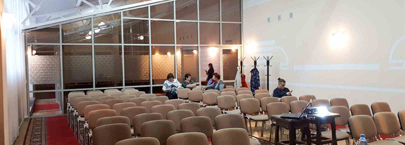 Фотография конференц-зала Платан