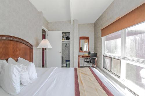 Фотография мотеля Canadas Best Value Inn Chinook Station