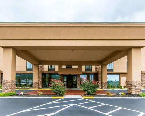 Фотография гостиницы Comfort Suites Knoxville West - Farragut