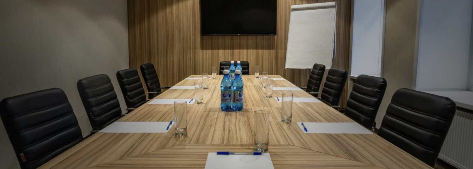 Фотография комнаты для переговоров Айсберг Каспийск