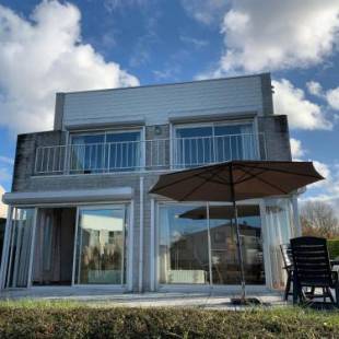 Фотографии гостевого дома
Vakantievilla met eigen aanlegsteiger