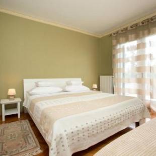 Фотографии гостевого дома 
            Apartments by the sea Lovran, Opatija - 7837