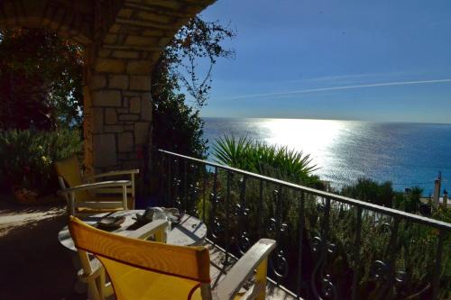 Фотография гостевого дома Elouthia Residence with Sea View