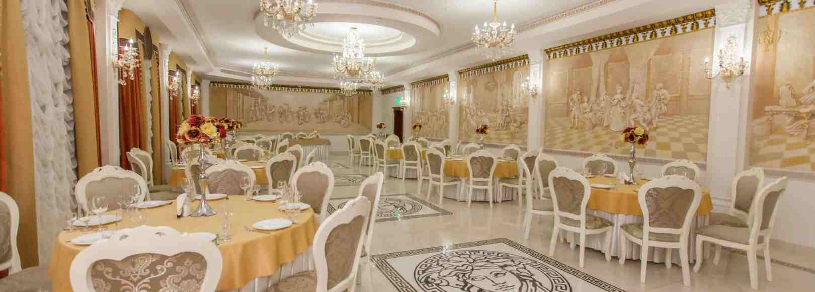 Фотография банкетного зала Версаче