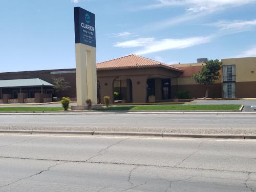 Фотография гостиницы Clarion Inn & Suites