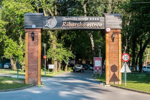 Фотография гостиницы Tourist Resort Ribarsko Ostrvo