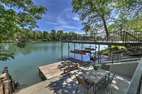 Фотография гостевого дома Waterfront Guadalupe River Lodge Home with Dock!