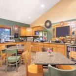 Фотография гостиницы AmericInn by Wyndham Eau Claire