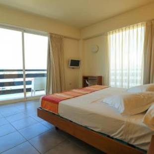 Фотографии гостиницы
Es Mitjorn