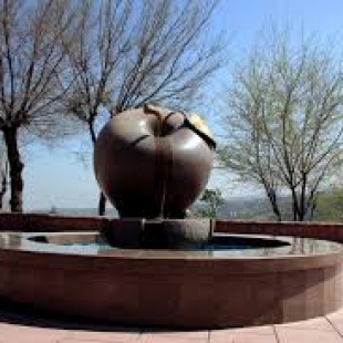 Фотография достопримечательности Фонтан Яблоко