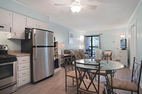 Фотография гостевого дома First-Floor Condo - Steps to Beach, Coligny Plaza!