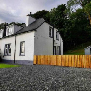 Фотография гостевого дома 2 Calgow Cottages