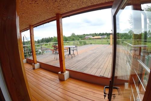 Фотографии гостевого дома
Коттедж с верандой и бассейном