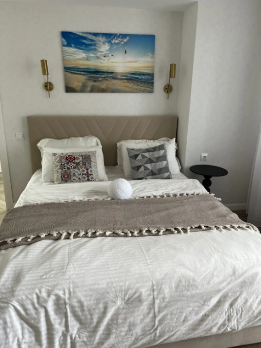 Фотографии квартиры 
            Квартира на первом этаже с окнами на парковку