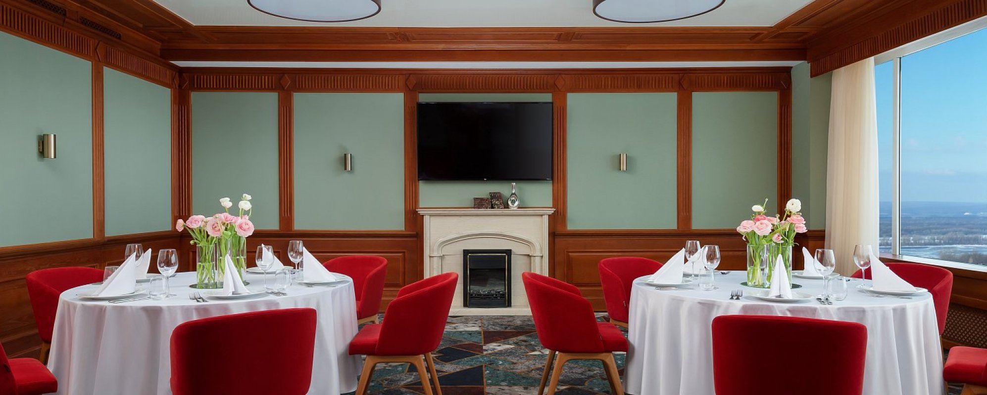 Фотографии банкетного зала Закрытый зал ресторана Панорама для частных праздников