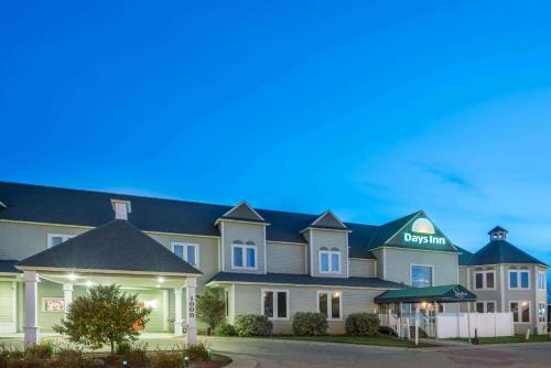 Фотография гостиницы Days Inn by Wyndham Hutchinson